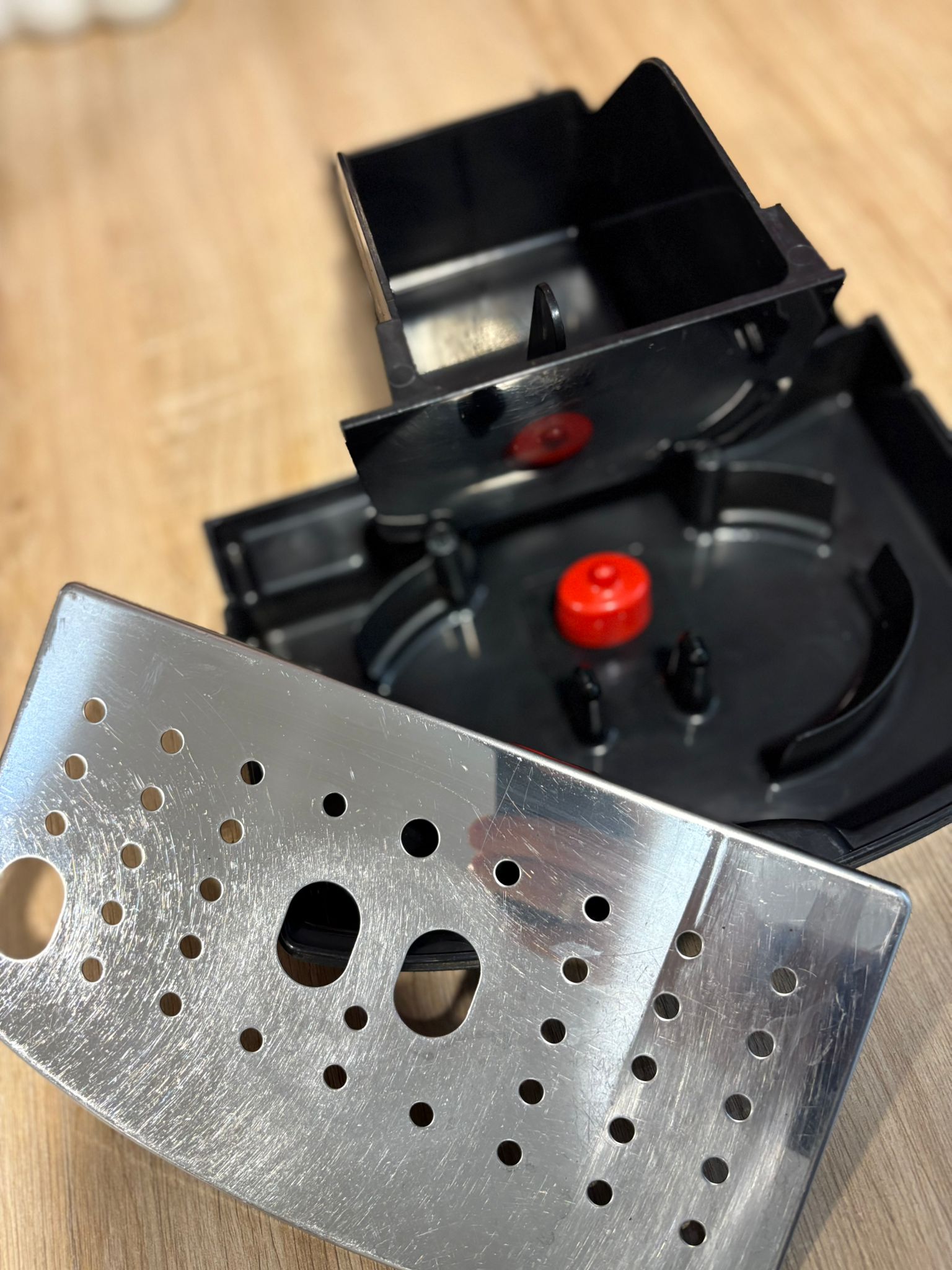 Abtropfschale und Tresterbehälter